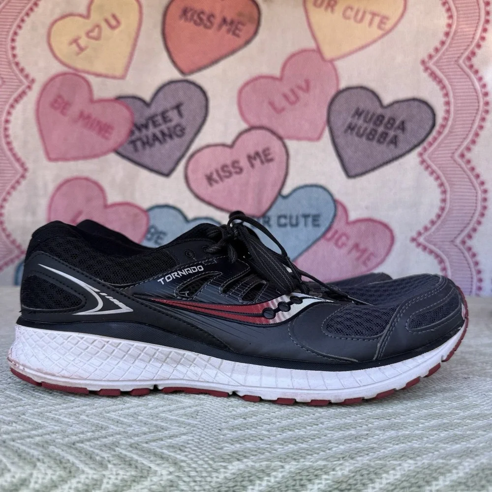 Size 9.5 - Saucony Tornado‎ 2 Low Mens Running Shoes Black Red White S25439-10